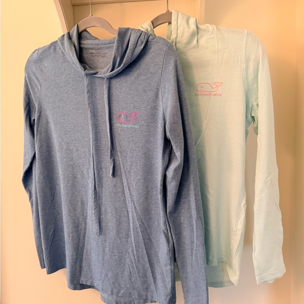 Vineyard Vines women’s Blue and teal long sleeve t-shirt with hoods — set of 2